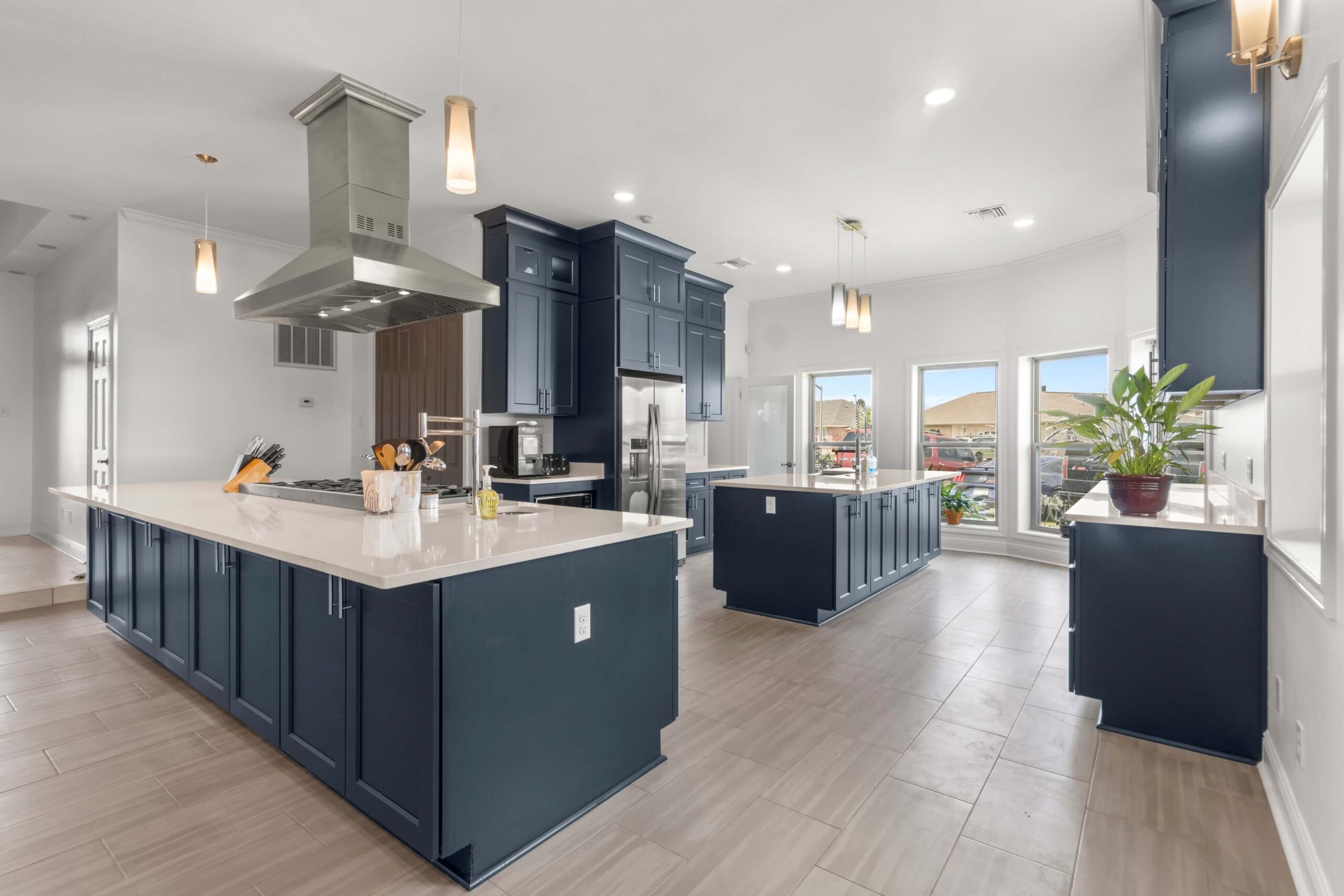 kitchen remodel high contrast